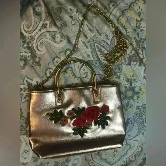 vintage metallic bag with flower embroidery - Picture 2 of 6